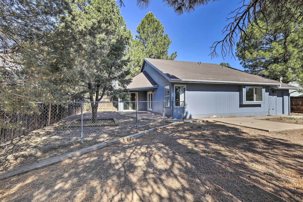 Modern Flagstaff Retreat ~ 4 Mi to Downtown! view 2