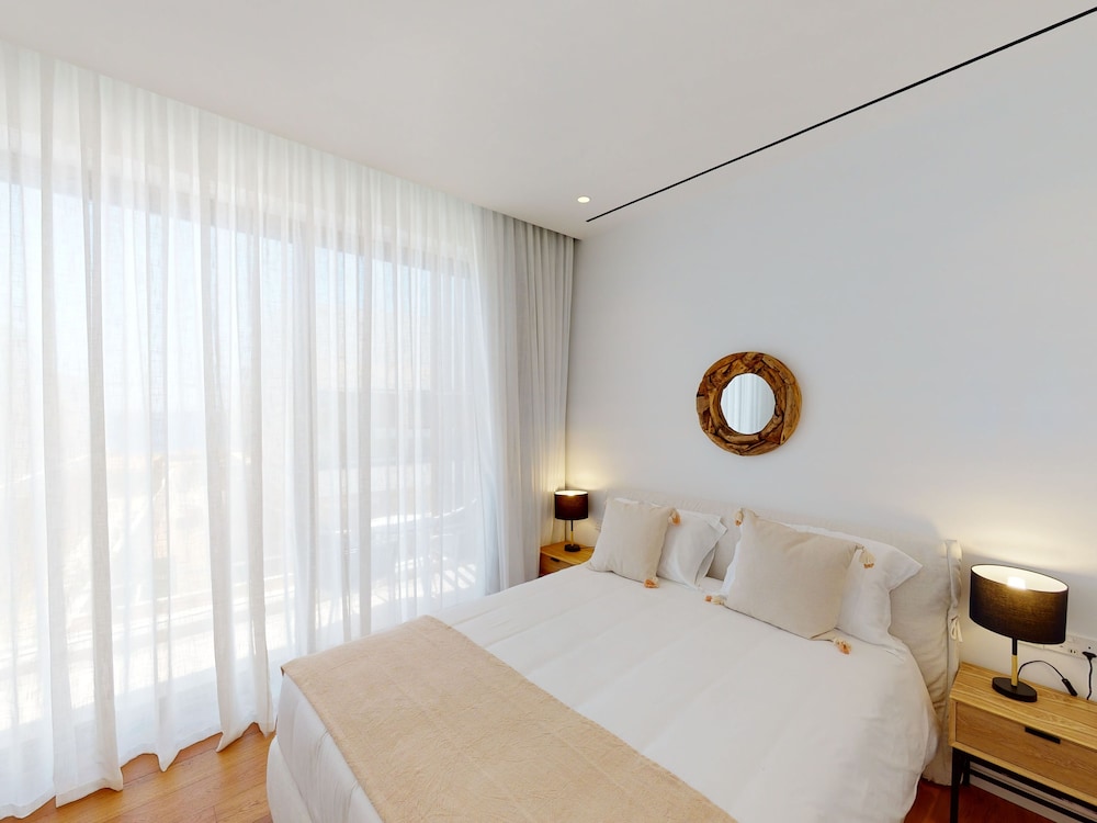 Sanders Konnos Bay Efterpi - Splendid 4-bedroom Villa With a Side Sea View
