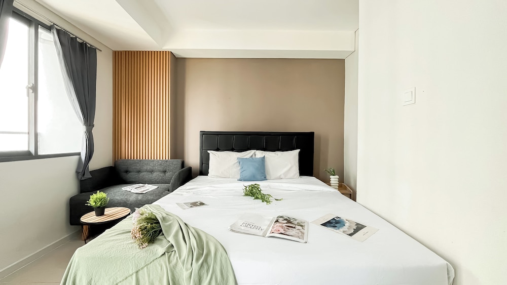 Studio Near Kalideres Station At Daan Mogot City Apartment