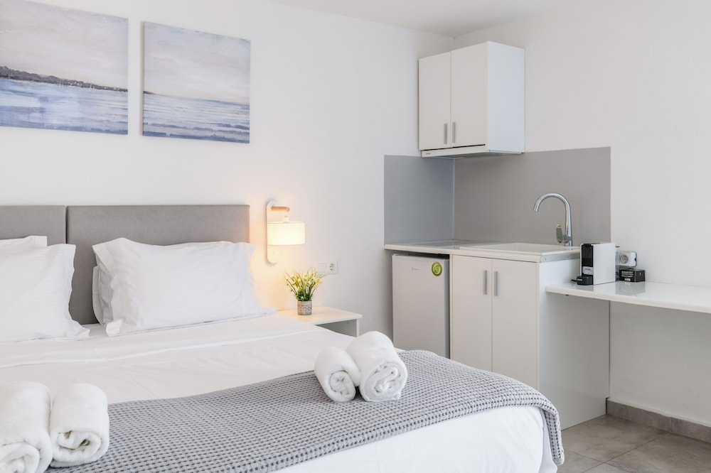 Eleven Keys Mykonos Suites
