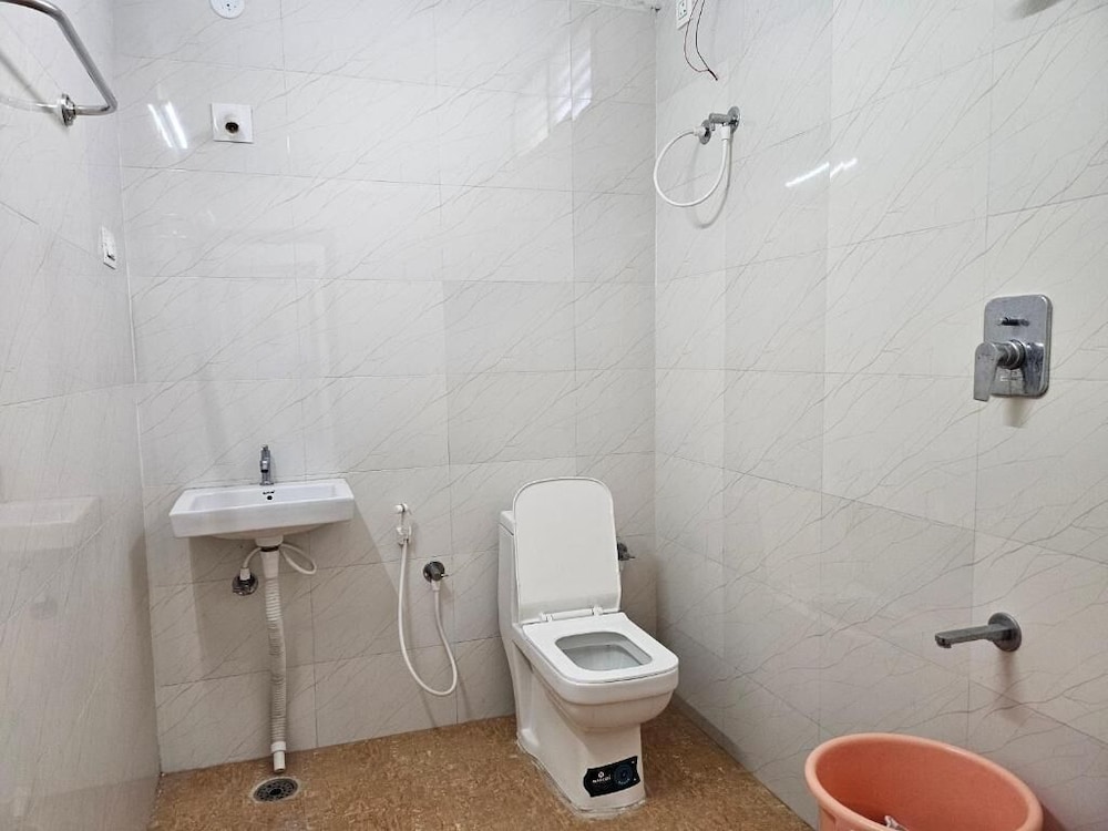 HOTEL VANAMALI