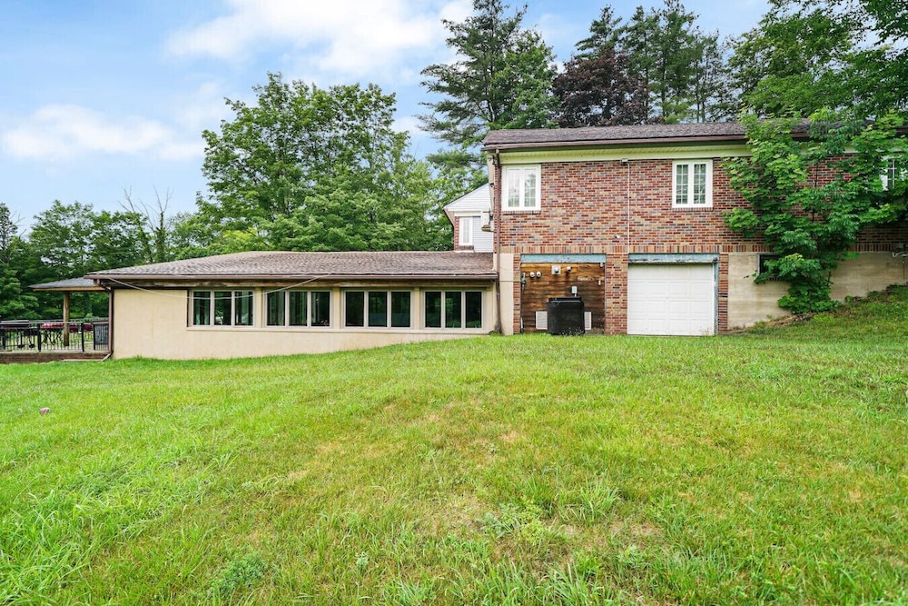 Large 7BR Villa Sleeps 16 Indoor Pool Hot Tub