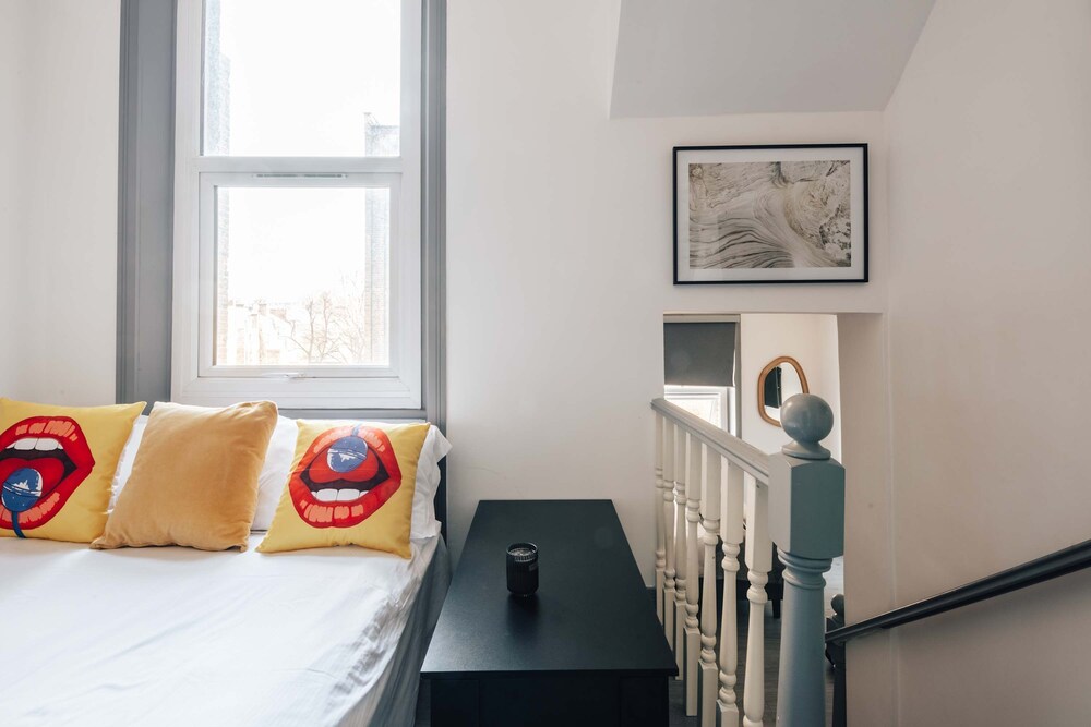 Cosy and Modern Duplex in the Heart of Earls Court