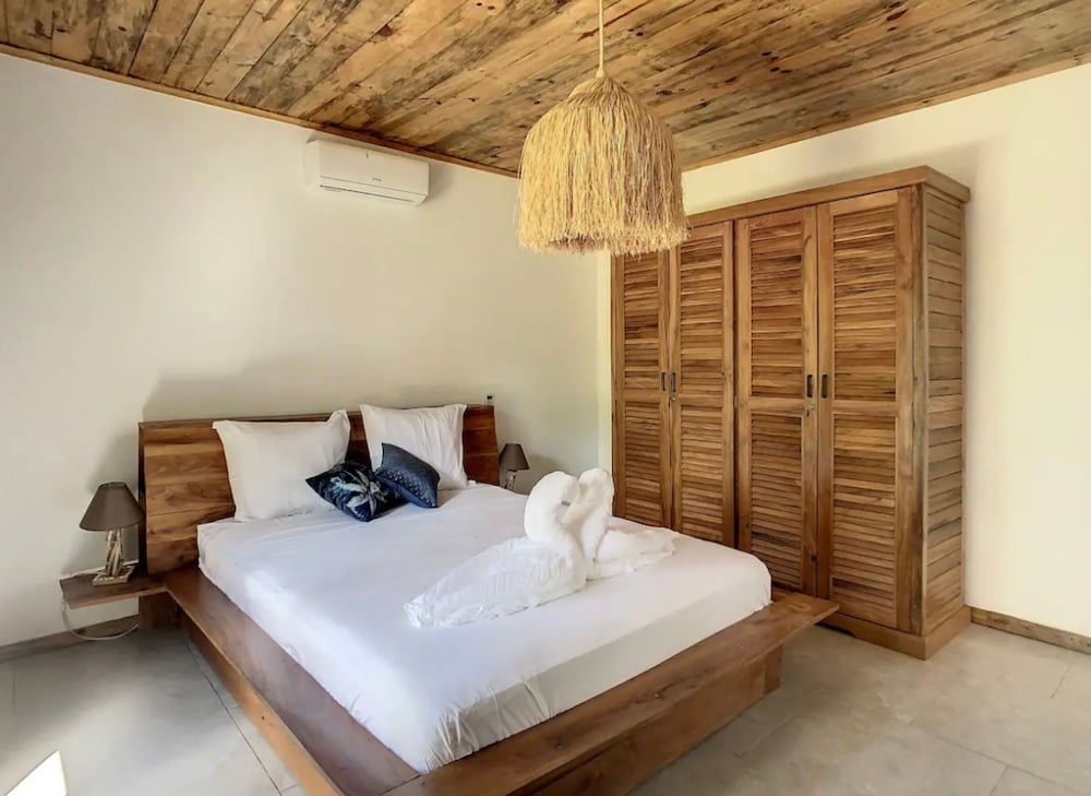 Villa with pool and tropical garden view 2