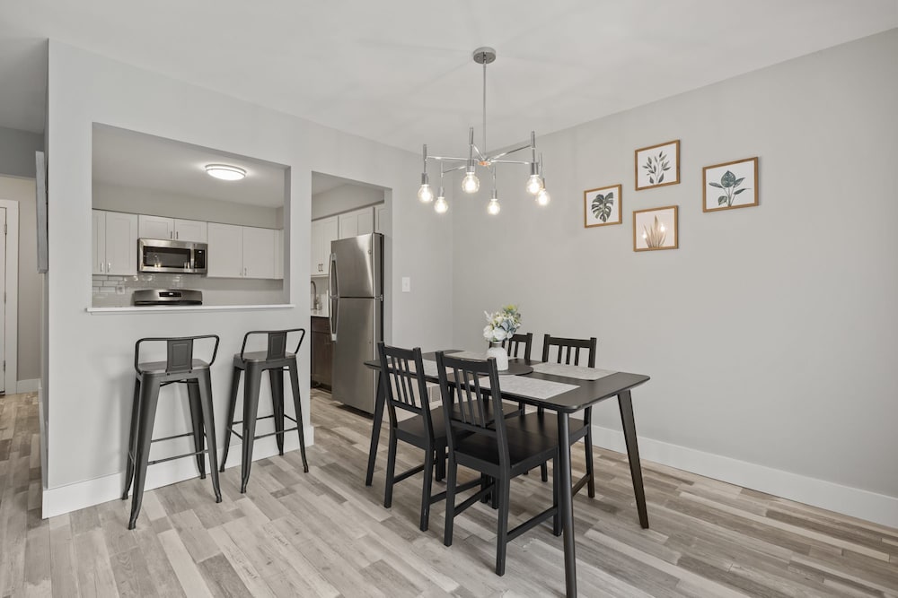 2BR Stay Close to Downtown