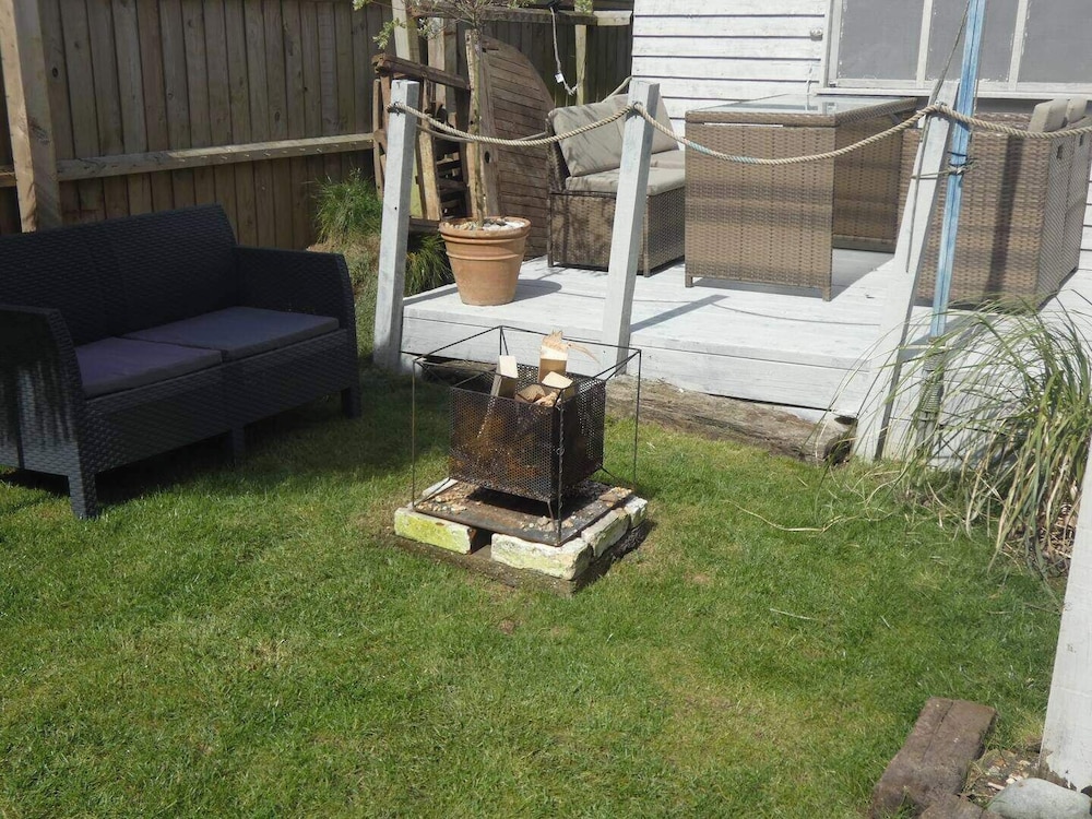 Isle Escape Retreat- Sleeps 4, Garden & Games Room