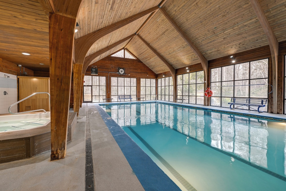 Sapphire Valley Resort Cabin w/ Fireplaces + Grill