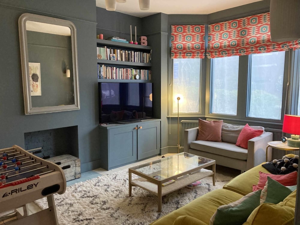 Long Stay Discounts - Modern Bright 5-bed Acton