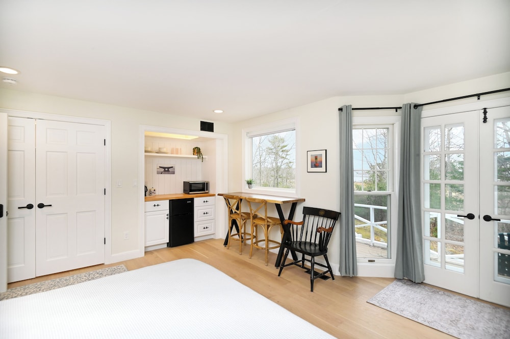 Harbor View + Playhouse - Close to Harbor, York River view 5