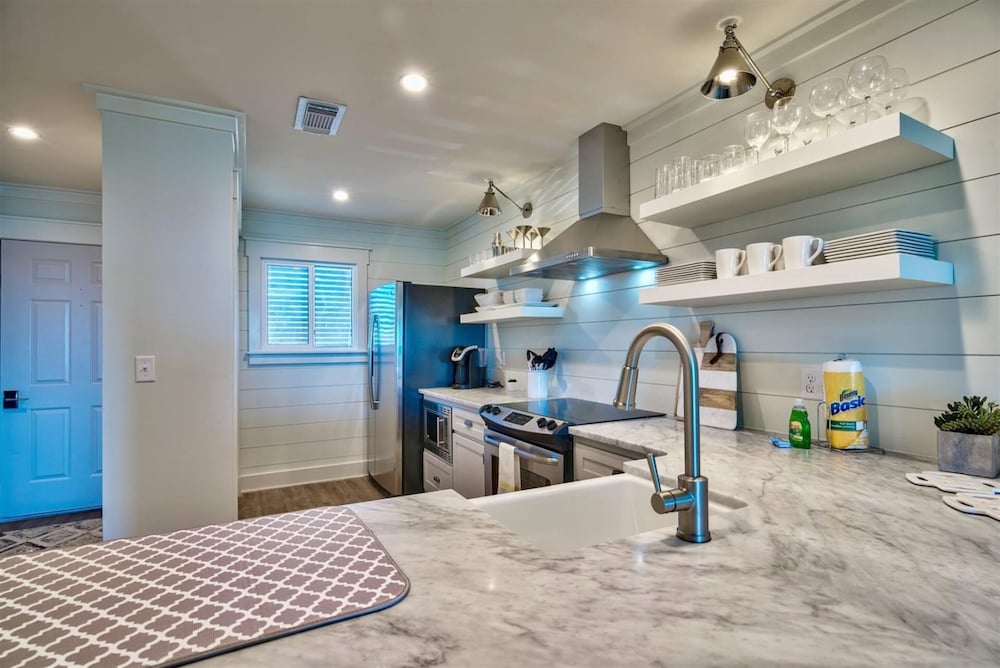 Beachfront Townhome in Seacrest + Free Tickets: Bikes, Dolphin Cruise & More!