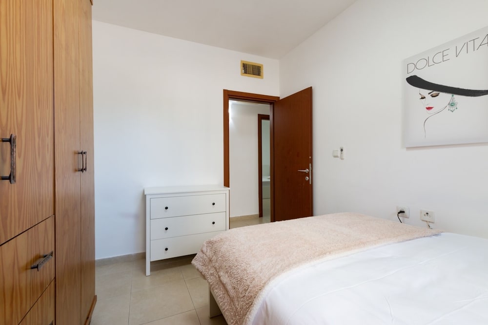 Stylish & Cozy Seaview Vacation APT view 2