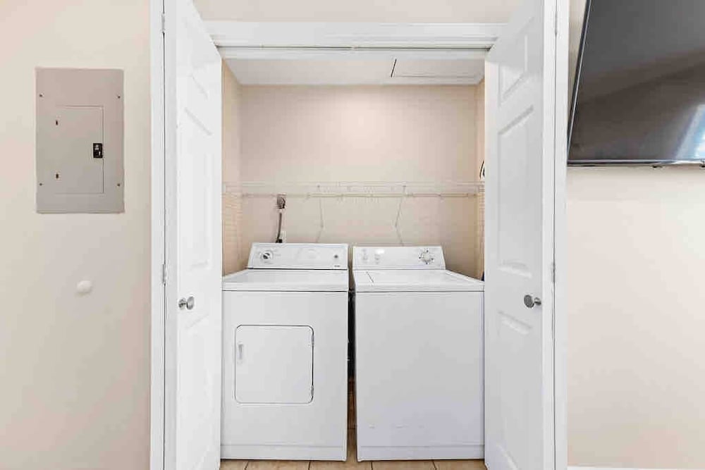 Beach Views, Parking, Convenience, Pets Ok! view 4