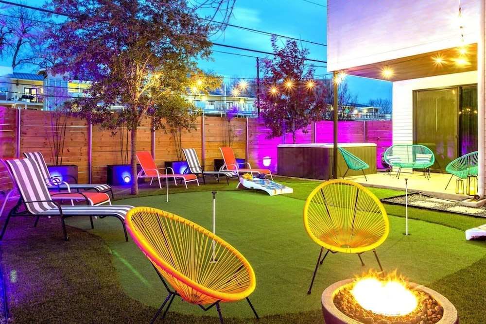 Austin 5BR House With Backyard Near Rainey St