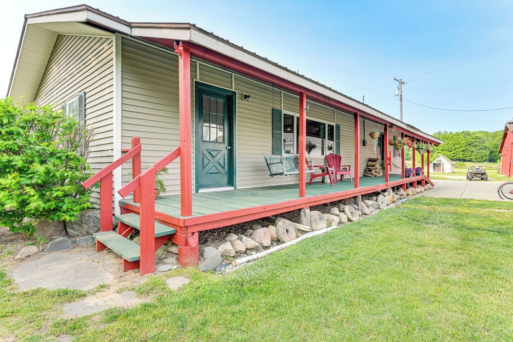 5-acre Kingston Getaway: Pond, Peacocks & Fire Pit