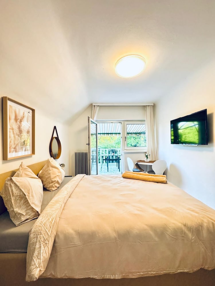 Cozy Garden Villa near Danube For 16P