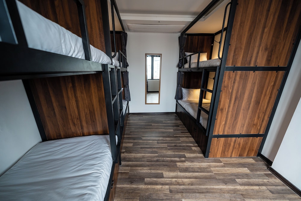 Mad Monkey Hanoi - Hostel