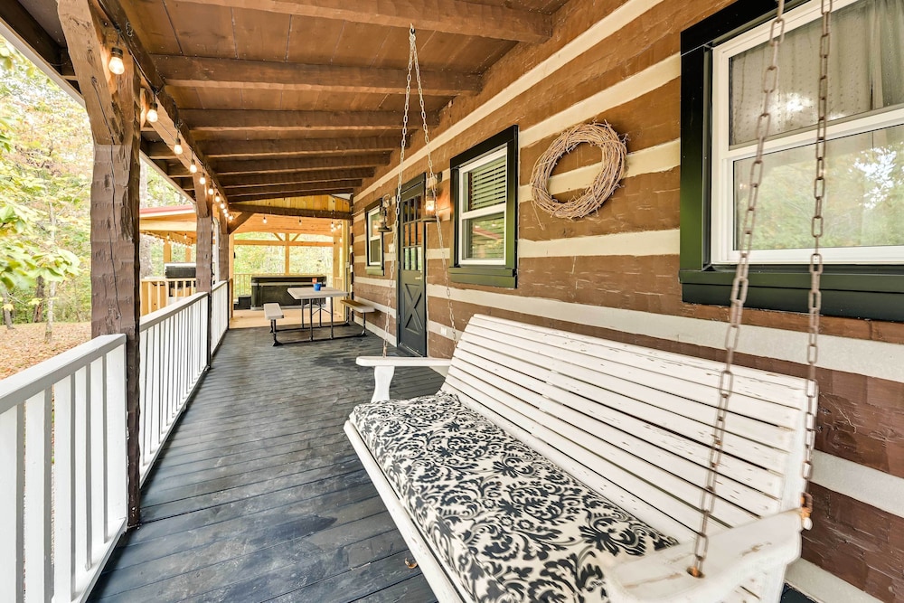 Mammoth Cave Cabin w/ Fire Pit - 3 Mi to Lake! view 2