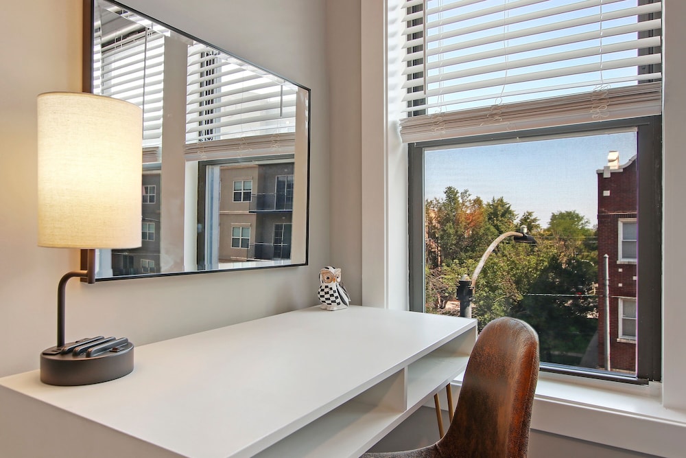 3BR Well-Furnished Apt - Kedzie 3F - Image 5