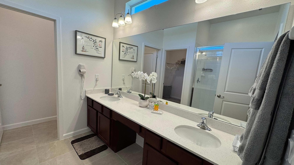 Family Friendly 12bd w Jacuzzi Veranda Palms 4401
