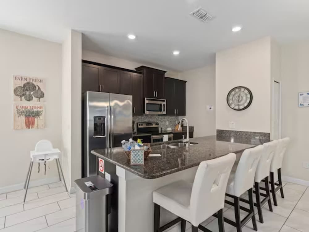 Free Amenities Spacious Home King Beds