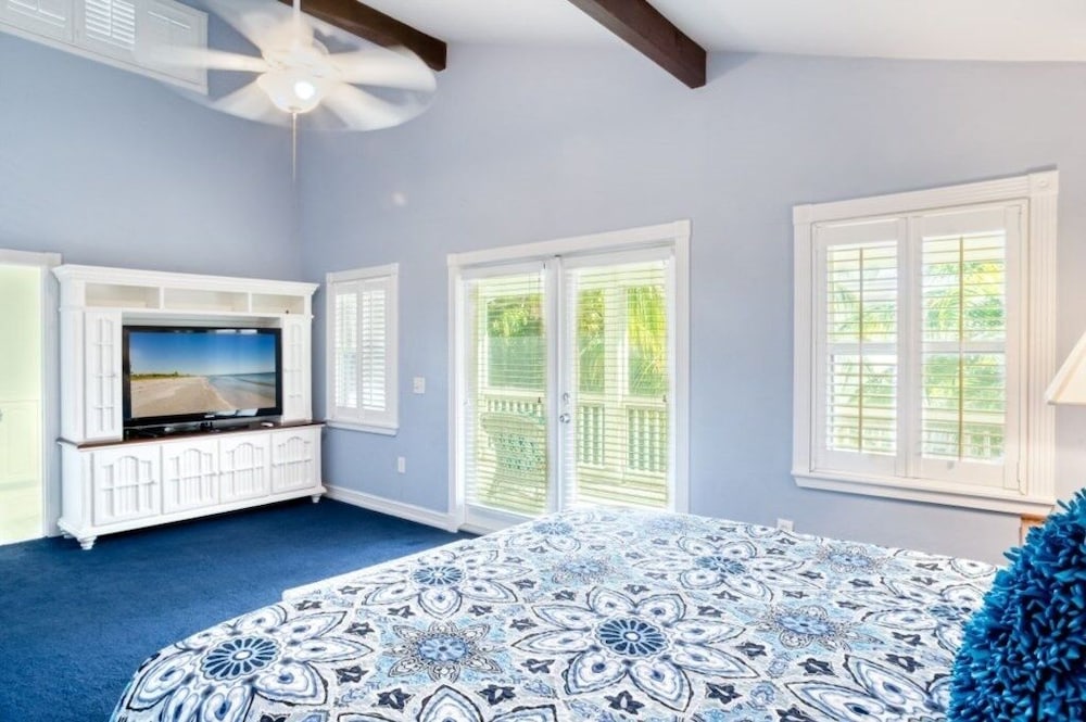 Lollipop 3 Bedroom Home by RedAwning view 4