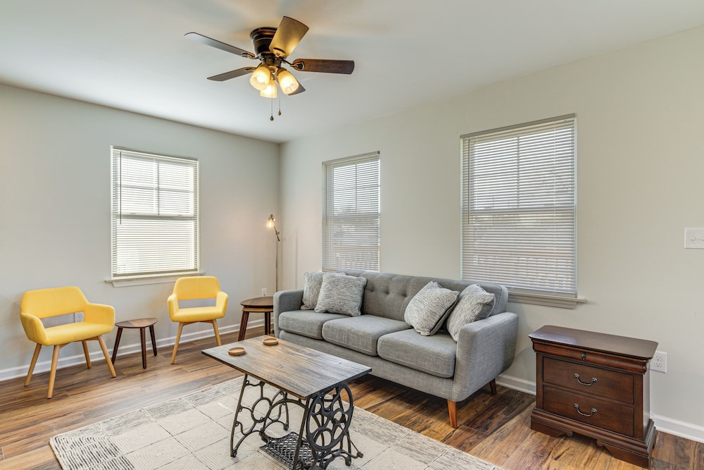2 Mi to University of Louisville: Apt w/ Fire Pit!