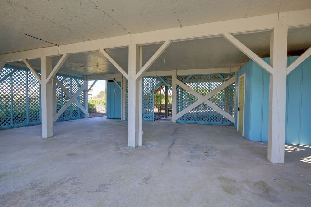 Windchimes 4 Bedroom Home by RedAwning