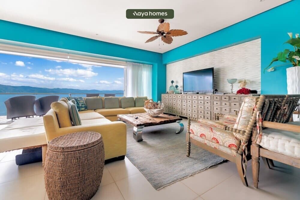 Oceanview 3BR Apt With Beach Access - Pools - Gym