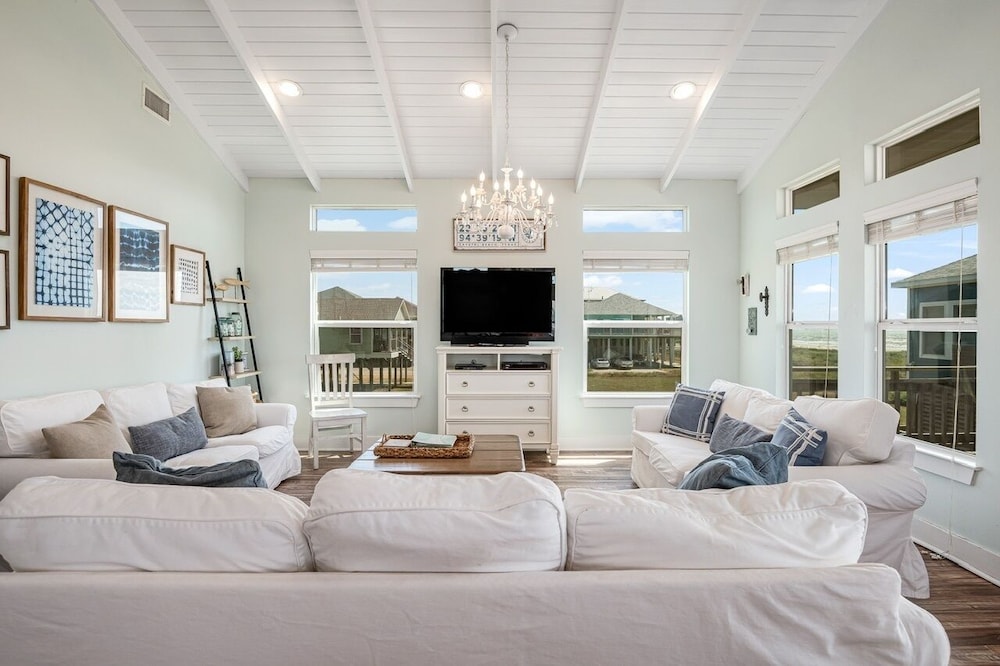 Chillax Inn 3 Bedroom Home by RedAwning