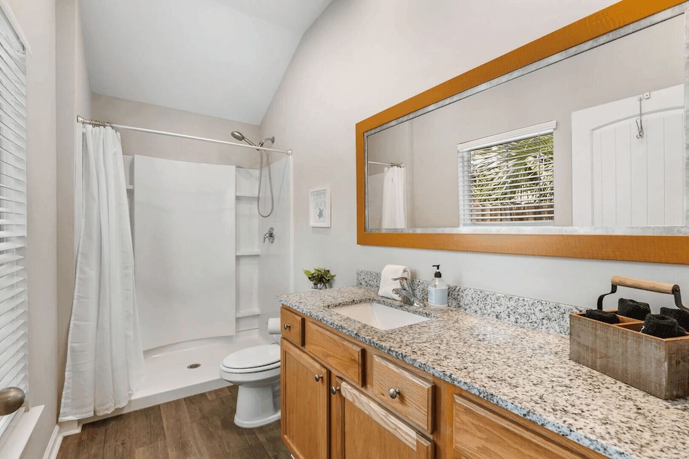 Ocean Oasis by Avantstay Block to Beach West Pcb, Pet-friendly