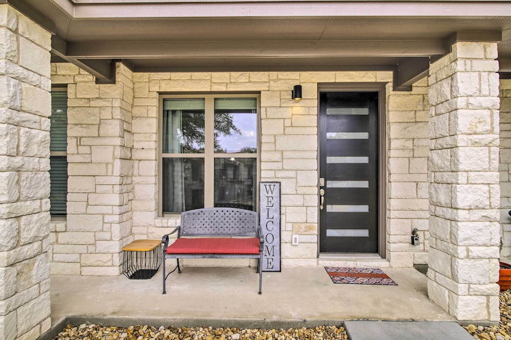 Lago Vista Townhome Near Lake Travis! - Property Image 1