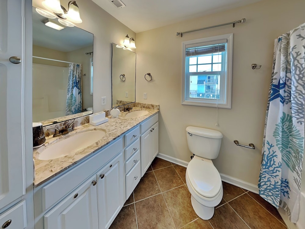 Lovin' Lowe Tide by Topsail Realty