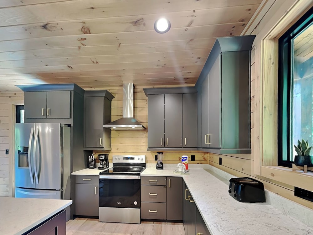 Smoky Ridge Sanctuary by Jackson Mountain Rentals
