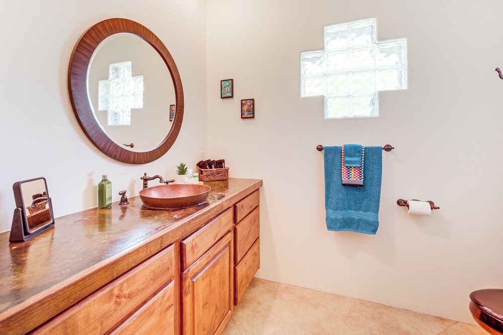 Hot Tub & Red Rock Views: Secluded Sedona Escape!