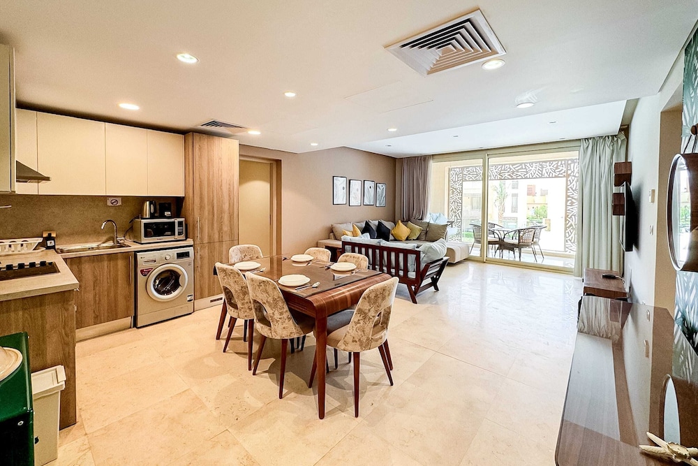 Xuru Stays I Homestyle 3BR Penthouse Pool & Beach View