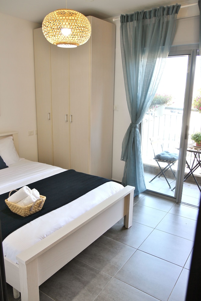 2R full of charm and style at heart of Florentine view 4