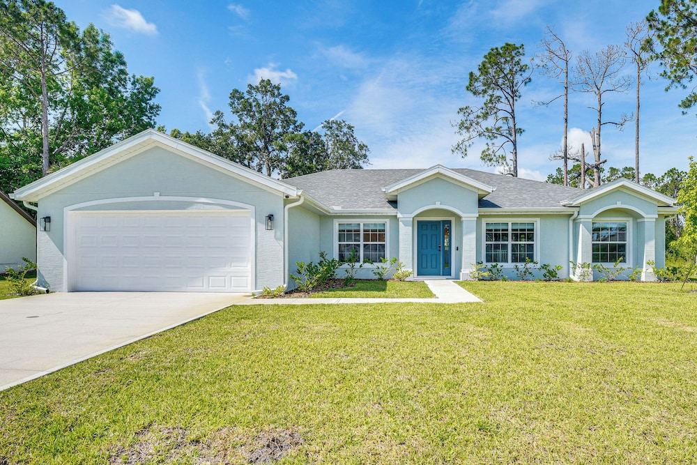 Newly Built Golf Course Home in Palm Coast!
