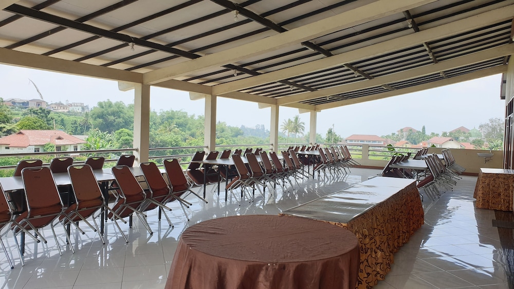 Aries Biru Hotel & Villa
