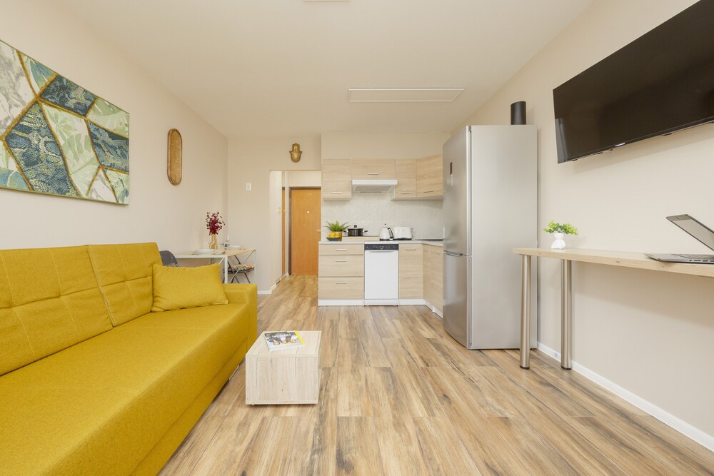 Żoliborz Modern 8th Floor by Renters