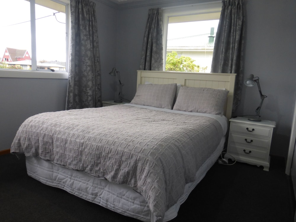 Oamaru Holiday Homes 8 Oxford Street view 5