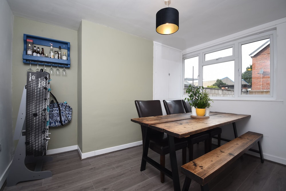Cosy and Modern 2 Bed Family House in Abergele view 4