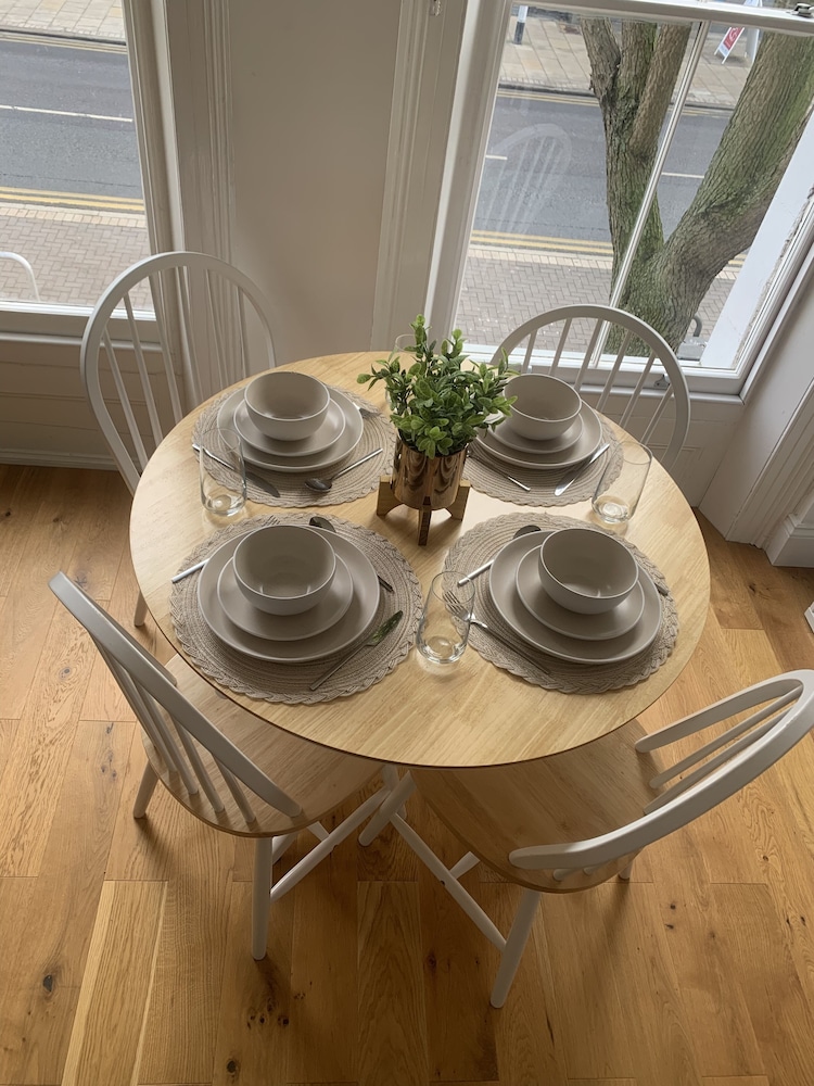 Hull Spacious Apartment 9 view 4