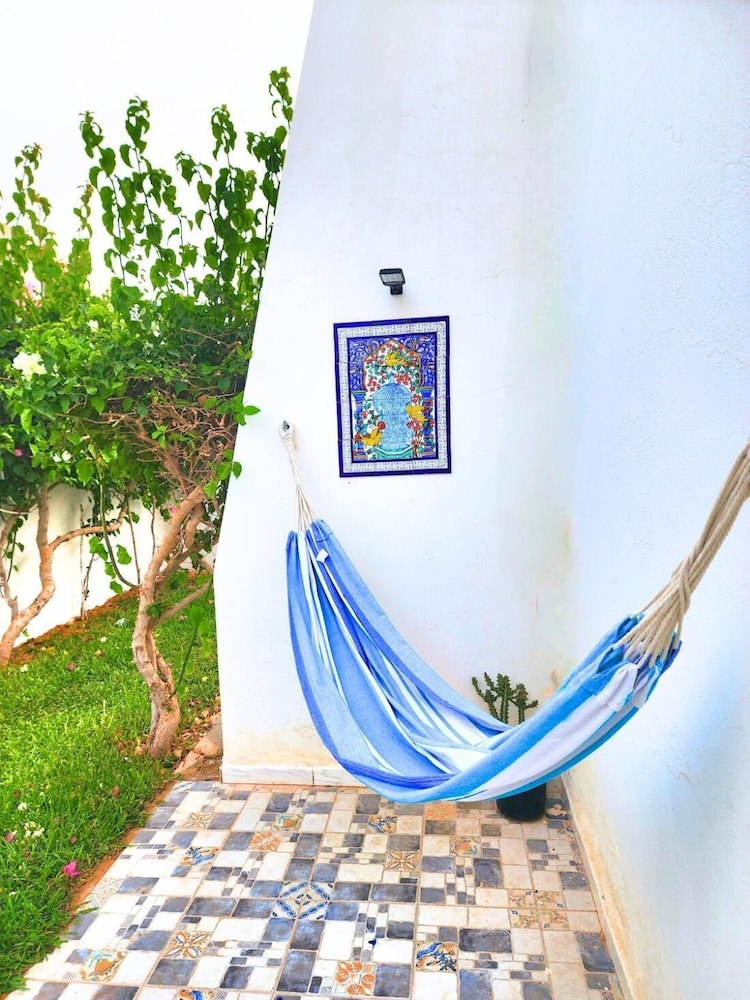 Charming Villa in Midoun, Tunisia With Private Entrance and Stunning Garden View