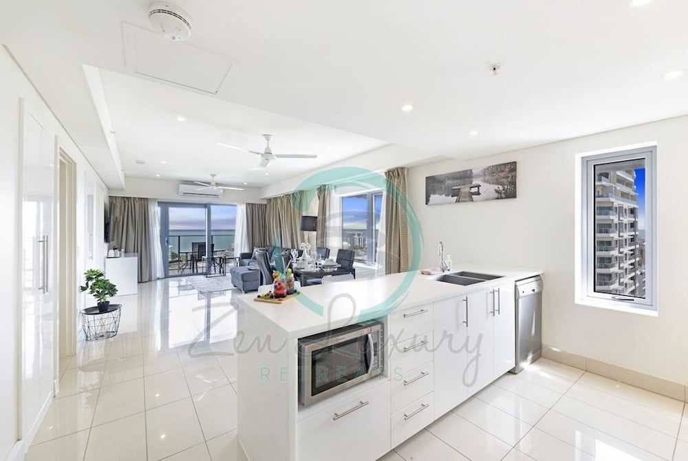 Sunshine Delight Seaview Pool Gym Balcony - Image 3