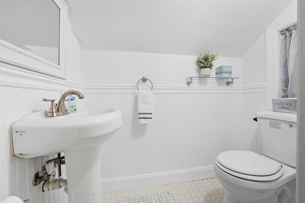 St. Louis Retreat With Game Room & Yard 3 Bedroom Home