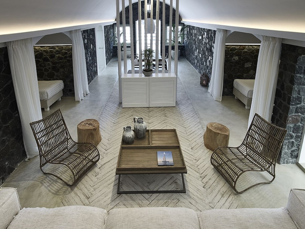 Amor Hideaway Villas