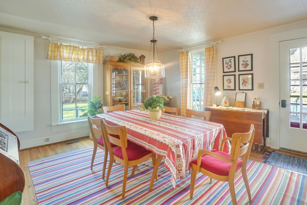 'the Porch House' Located in Historic Village view 4