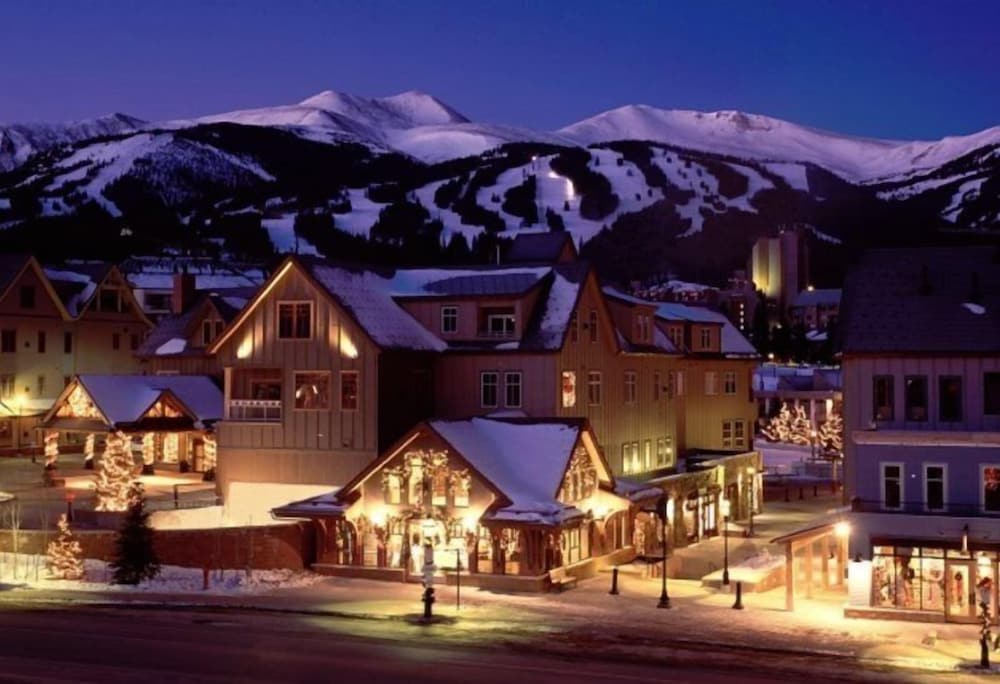 3 Bedroom Mountain View Condo Located in Historic Downtown Breckenridge with Hot Tub Access view 2