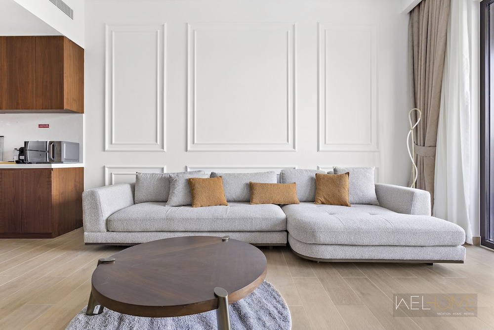 WelHome - Mesmerizing Sea & Burj Khalifa Views Apt at La Voile