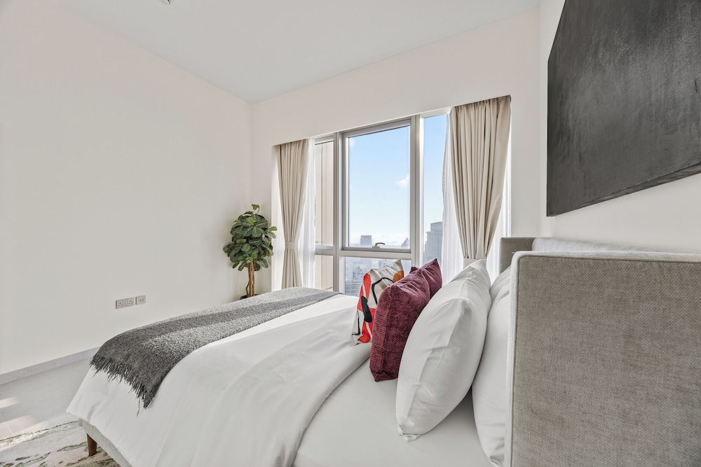 Luxury City Stay Near Mall and Pool